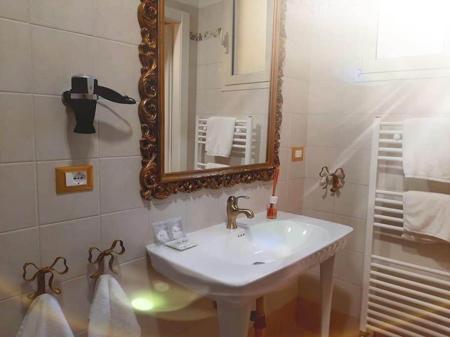 Charme In Righi Appartement Bologna Buitenkant foto